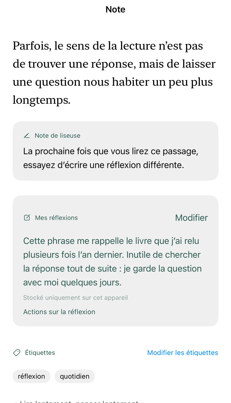 Écran d’une note de l’exemple intégré de LeafTrove 1.3 : un surlignement, la note de la liseuse, « Mes réflexions », des étiquettes et les boutons pour ajouter aux favoris ou à la révision.